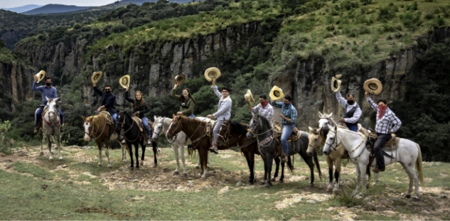 DMC-in-San-Miguel-de-Allende-cabalgata-y-tour-de-cantinas