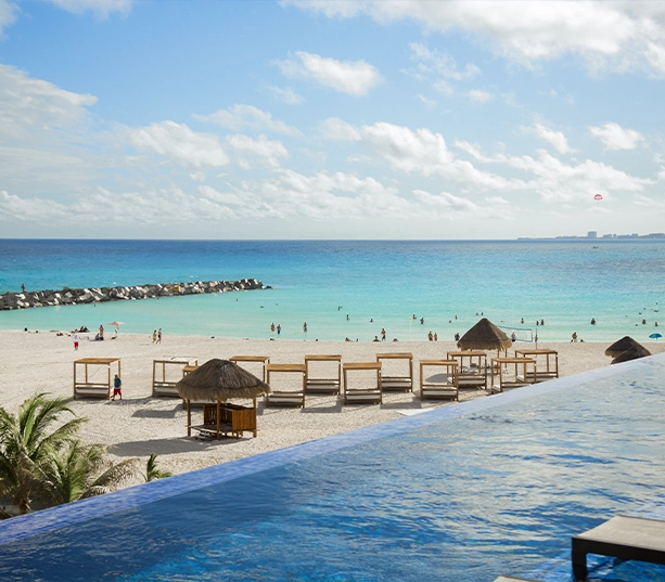 Evento temático en la playa de Cancún